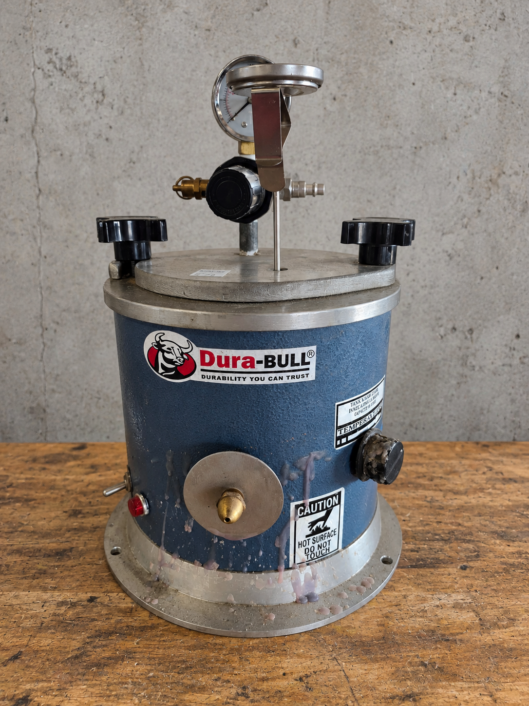 Duro-Bull Wax Mold Injector - The Good Mod Liquidation Estate Sale
