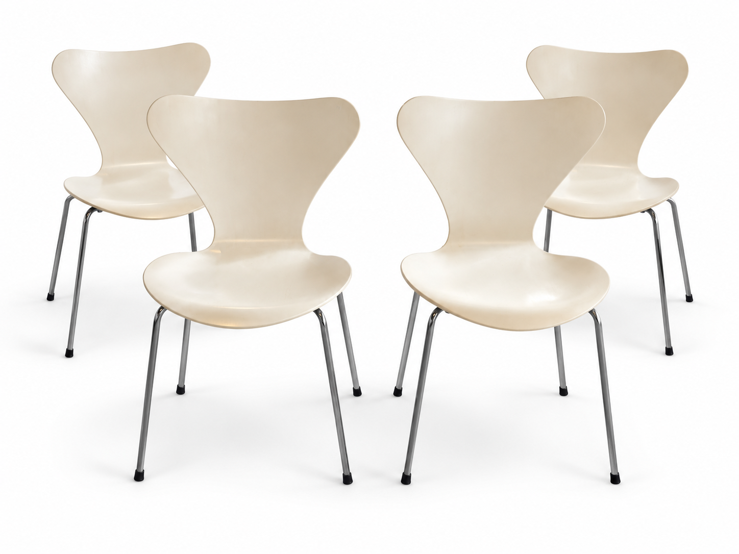 Set of 4 Fritz Hansen Chairs, white - The Good Mod Liquidation Estate Sale